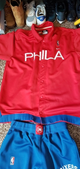 Philadelphia 76ers warm up. - Picture 4 of 6